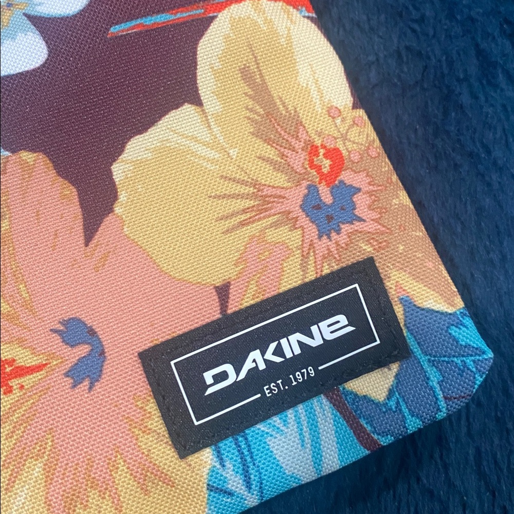 DAKINE Jive Crossbody Bag - Women's. NWOT - Picture 2 of 9